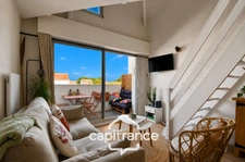 Renovated 2-room apartment for sale in MESCHERS SUR GIRONDE (17) with balcony, close to shops and beaches