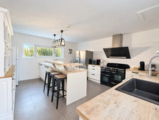 RONCE LES BAINS – À quelques pas de la plage – Appartement 7 pièces de 130 m² avec terrasse et balcon