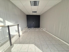 SAUJON – IMMEUBLE DE CARACTÈRE AVEC 3 LOTS DONT 1 APPARTEMENT ET 2 LOCAUX COMMERCIAUX 