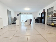 Maison à vendre 4 pièces SAINT ROMAIN DE BENET (17) avec studio indépendant 