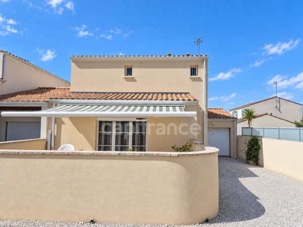 Maison à vendre 4 pièces SAINT GEORGES DE DIDONNE (17) - Terrasses -garage