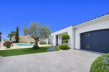 Single-story house for sale, 5 rooms, SAINT GEORGES DE DIDONNE (17) - Swimming pool - Garage 
