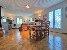 Maison à vendre 6 pièces avec logement indépendant BREUILLET (17) - Garage - Terrain de 758m²