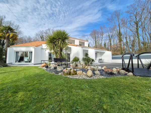 Maison à vendre 6 pièces ROYAN (17) - 4 chambres - Piscine - Garage - Terrain de 1129m²