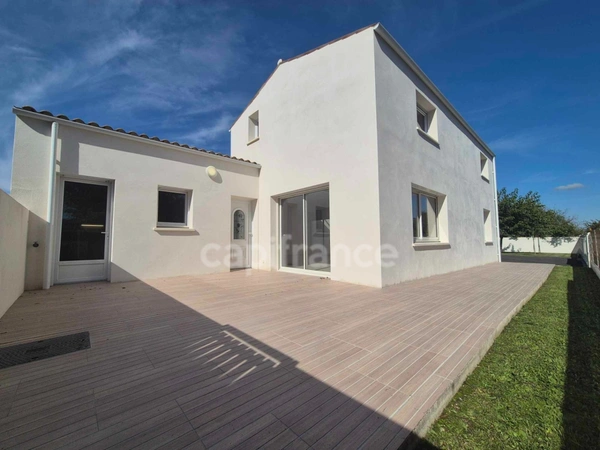 Dpt Charente Maritime (17), à vendre LA TREMBLADE maison 3 chambres - terrain de 534 m²  