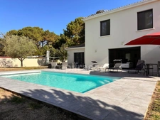 Maison à vendre 5 pièces LES MATHES (17) - Terrain de 1278m² - Piscine - Grand garage 