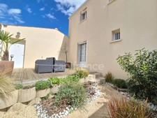Maison à vendre 4 pièces SAINT GEORGES DE DIDONNE (17) - Terrasses -garage
