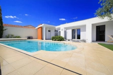 Single-story house for sale, 5 rooms, SAINT GEORGES DE DIDONNE (17) - Swimming pool - Garage 