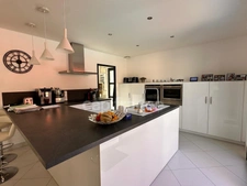House for sale, 5 rooms, LES MATHES (17) - 1278m² plot - Swimming pool - Large garage 