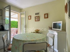 Maison à vendre 5 pièces ROYAN (17) - Garage - Cave - Terrain de 579m²
