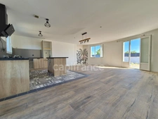 Maison à vendre 4 pièces CHAILLEVETTE (17) - 3 chambres - Terrain de 614m²