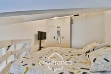 Renovated 2-room apartment for sale in MESCHERS SUR GIRONDE (17) with balcony, close to shops and beaches