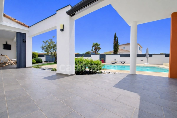 Maison de plain pied à vendre 5 pièces SAINT GEORGES DE DIDONNE (17) - Piscine - Garage 