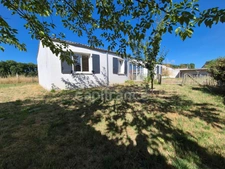 Maison à vendre 4 pièces CHAILLEVETTE (17) - 3 chambres - Terrain de 614m²