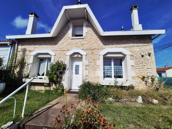 Maison à vendre 5 pièces SAINT GEORGES DE DIDONNE (17) - Terrain de 300m²