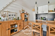 Renovated 2-room apartment for sale in MESCHERS SUR GIRONDE (17) with balcony, close to shops and beaches