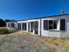 Maison à vendre 4 pièces CHAILLEVETTE (17) - 3 chambres - Terrain de 614m²