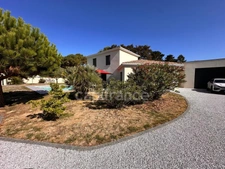 House for sale, 5 rooms, LES MATHES (17) - 1278m² plot - Swimming pool - Large garage 