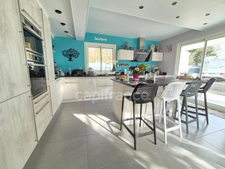 Maison à vendre 6 pièces ROYAN (17) - 4 chambres - Piscine - Garage - Terrain de 1129m²
