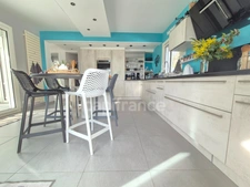 House for sale in Royan (17), 6 rooms - 4 bedrooms - Swimming pool - Garage - 1129m² plot