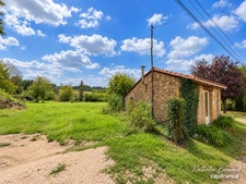 LOLME – Maison en pierre de 135 m², trois chambres, jardin et dépendance indépendante