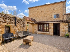 LOLME – Maison en pierre de 135 m², trois chambres, jardin et dépendance indépendante