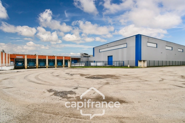 À VENDRE – ENTREPÔT LOGISTIQUE 3 841 m² AVEC QUAIS – VIRAZEIL (47)