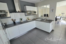 Exclusive! 5-room house for sale in SAUVIAN (34) with swimming pool, garage, close to the sea
