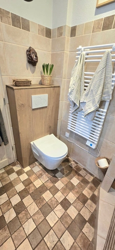 Mèze Bassin de Thau, 15 minutes walk from the beaches, unusual 5-room house, garden, parking, outbuildings 