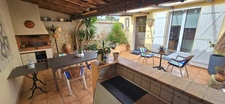 Mèze Bassin de Thau, 15 minutes walk from the beaches, unusual 5-room house, garden, parking, outbuildings 