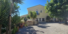 Mèze Bassin de Thau, 15 minutes walk from the beaches, unusual 5-room house, garden, parking, outbuildings 