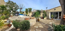 Mèze Bassin de Thau, 15 minutes walk from the beaches, unusual 5-room house, garden, parking, outbuildings 