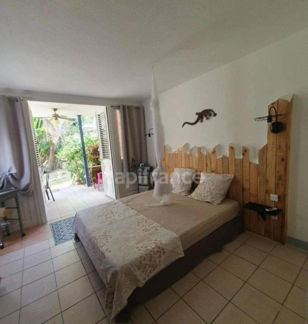  A VENDRE BEAU STUDIO AVEC TERRASSE- RESIDENCE PRIVEE -STE ANNE 