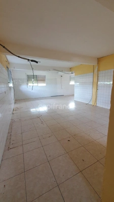 A LOUER-LOCAL COMMERCIAL 200 m² FORT DE FRANCE (972)