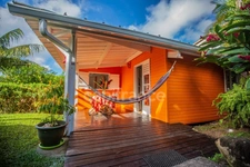 SUR LES HAUTEURS DE STE LUCE-UNE RESIDENCE DE 5 APPARTEMENTS- PISCINE- VUE MER DES CARAIBES 