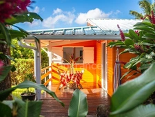 SUR LES HAUTEURS DE STE LUCE-UNE RESIDENCE DE 5 APPARTEMENTS- PISCINE- VUE MER DES CARAIBES 