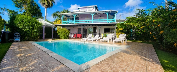 RESIDENCE IMMOBILIERE DE 5 APPARTEMENTS VUE MER DES CARAIBES  SAINTE LUCE (972)