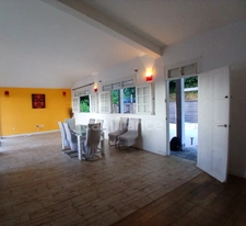 MAISON DE RAPPORT de 220m²- 3 Niveaux- DEUX T4 + UN T2. TERRAIN ARBORE 1700 M² AVEC PISCINE. RIVIERE PILOTE (972)