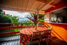 SUR LES HAUTEURS DE STE LUCE-UNE RESIDENCE DE 5 APPARTEMENTS- PISCINE- VUE MER DES CARAIBES 