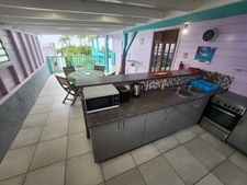 SUR LES HAUTEURS DE STE LUCE-UNE RESIDENCE DE 5 APPARTEMENTS- PISCINE- VUE MER DES CARAIBES 