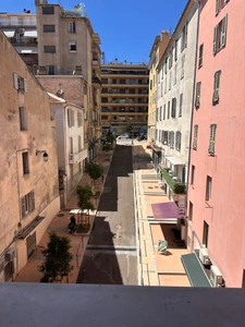 Ajaccio - Rue Fesch, T2 de 53 m2 au 3ème étage sans ascenseur 