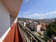 AJACCIO St Jean - T4 80m2 avec terrasse, vue dégagée, grenier et parking privé - 290000 € - 