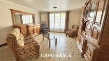 Charentaise stone house to renovate - 9 rooms - 190 m² of living space - 5 bedrooms - Outbuildings & Convertible attic - MORAGNE (17)