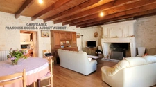 Ensemble immobilier : maison + gîte + annexe + garage, atelier et jardin clos à  NIEUL LES SAINTES (17)