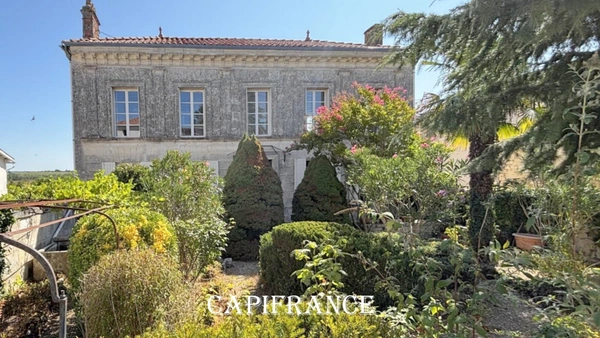 Maison bourgeoise avec charme et cachet - 5 pièces - 135 m² -  PORT D'ENVAUX (17) - 365.800 €