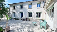 Family home with 6 rooms - 5 bedrooms - 234 m² of living space - garages and enclosed garden in PORT D'ENVAUX (17)