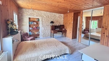 Family home with 6 rooms - 5 bedrooms - 234 m² of living space - garages and enclosed garden in PORT D'ENVAUX (17)
