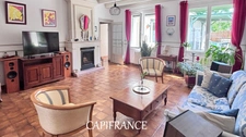 Family home with 6 rooms - 5 bedrooms - 234 m² of living space - garages and enclosed garden in PORT D'ENVAUX (17)
