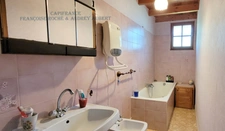 Ensemble immobilier : maison + gîte + annexe + garage, atelier et jardin clos à  NIEUL LES SAINTES (17)
