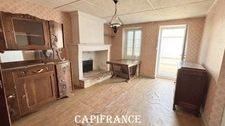 Charentaise stone house to renovate - 9 rooms - 190 m² of living space - 5 bedrooms - Outbuildings & Convertible attic - MORAGNE (17)